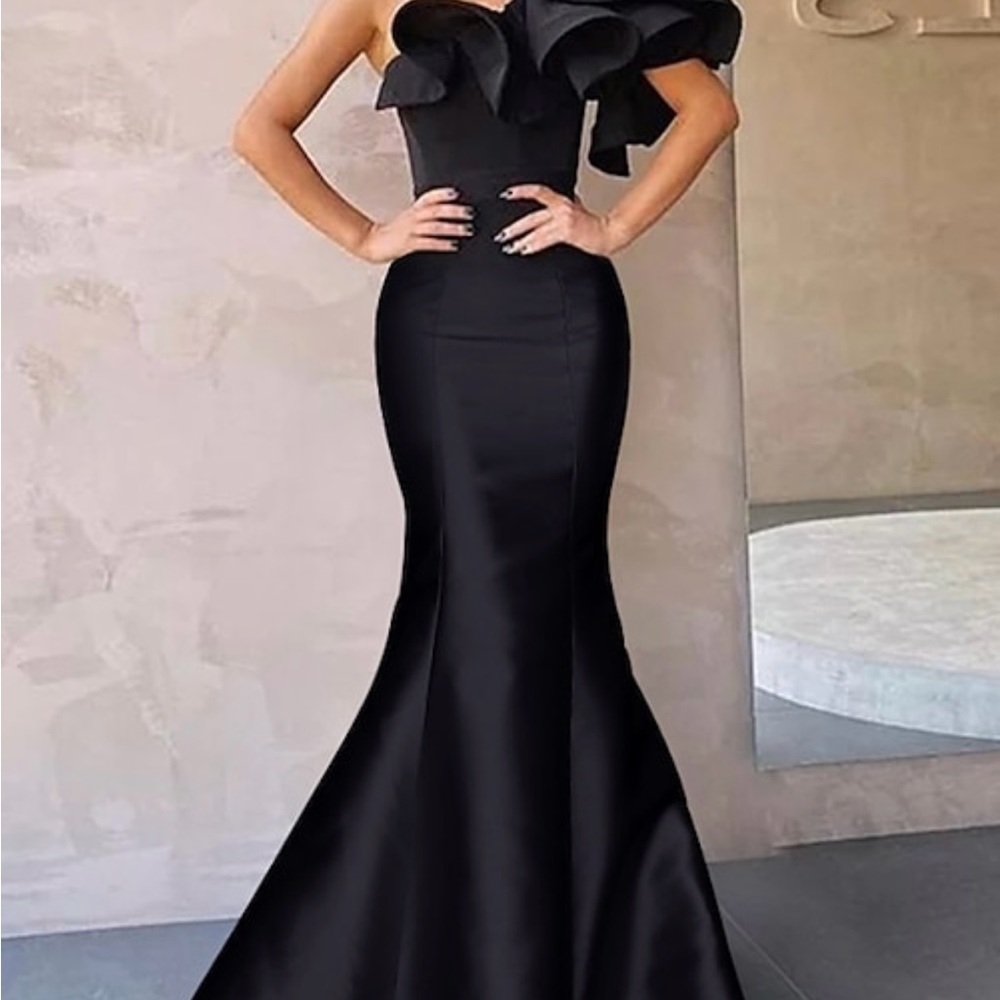 Elegant Black Evening Gown